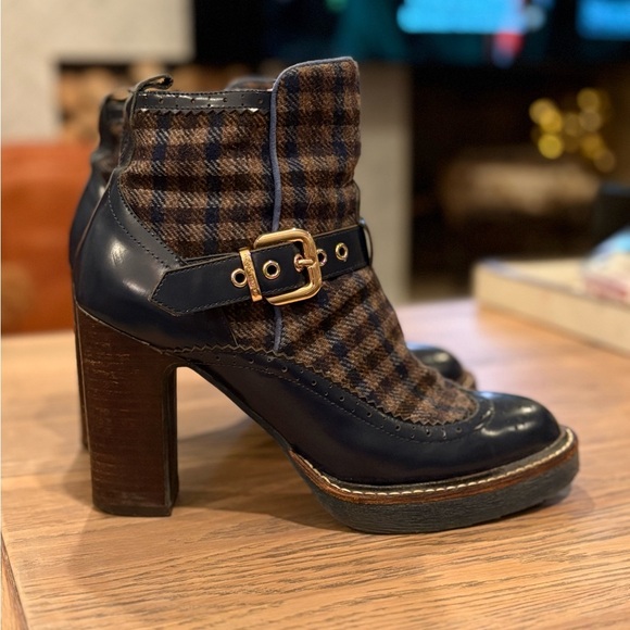 Mellow Yellow Heeled Boots - Picture 3 of 16